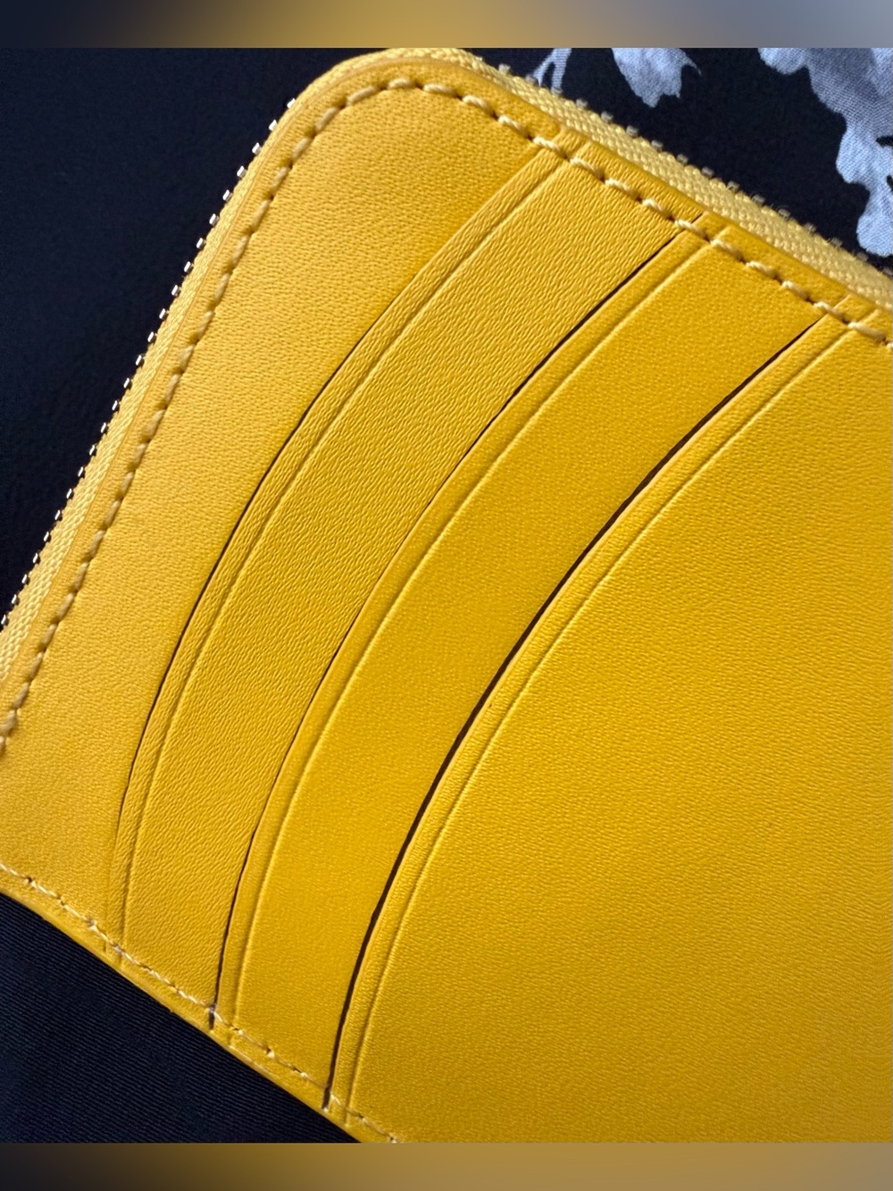 Kate Spade On A Roll Smooth Leather Metro Card Zip Cardholder - Picture 8 of 13